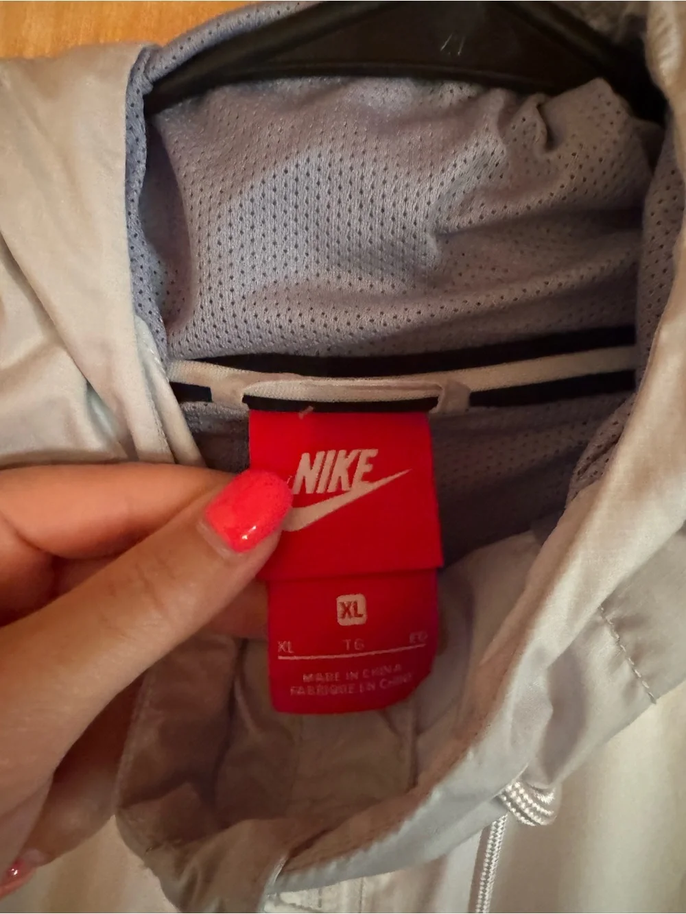 Nike Men's White & Light Gray Colorblock Windbreaker Jacket